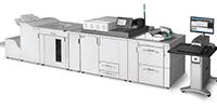 Nova Ricoh Pro C901 dobra produção de materiais impressos da AlphaGraphics Bela Vista