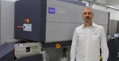 Versacolor investe em segunda impressora Tau 330E, da Durst