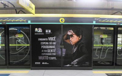 Epson promove campanha em metrô com impressão de grande formato